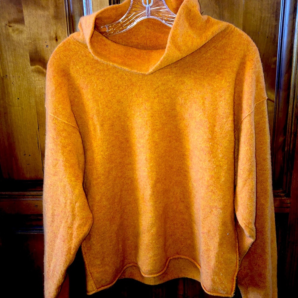 Free people 100% cashmere L roll neck sweater